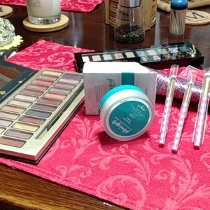 Cosmetic Bundle - Excellent condition and colors